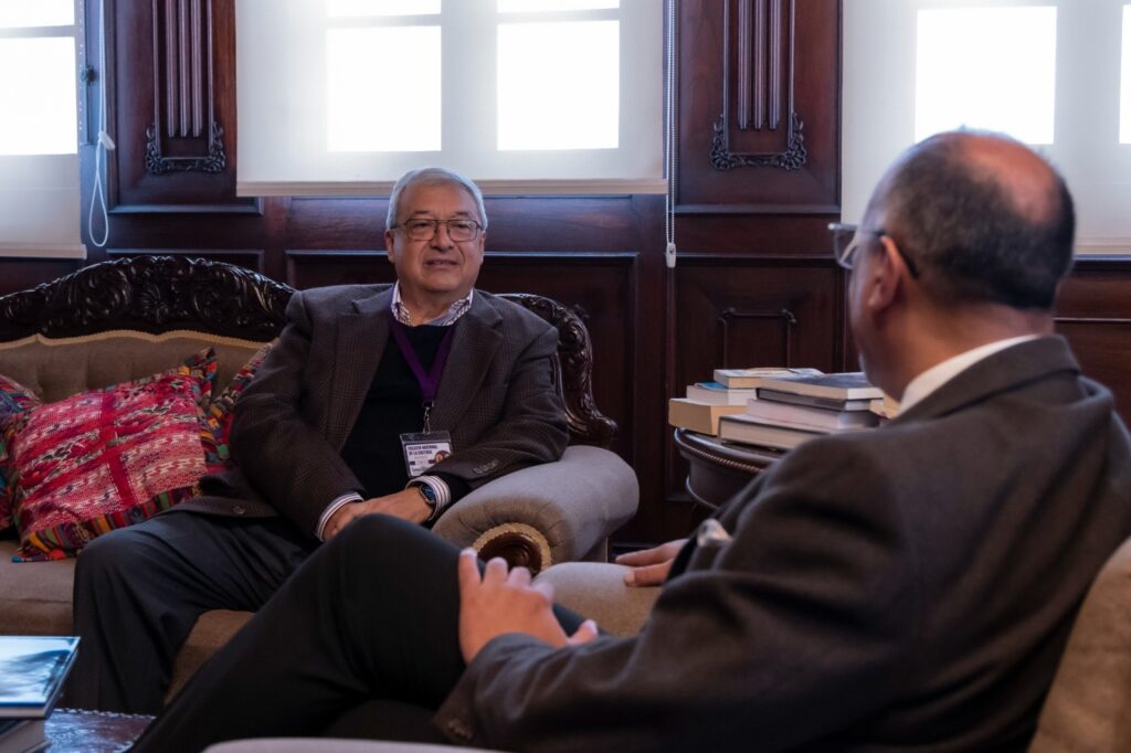 El maestro Méndez calificó su reconocimiento como inesperado.