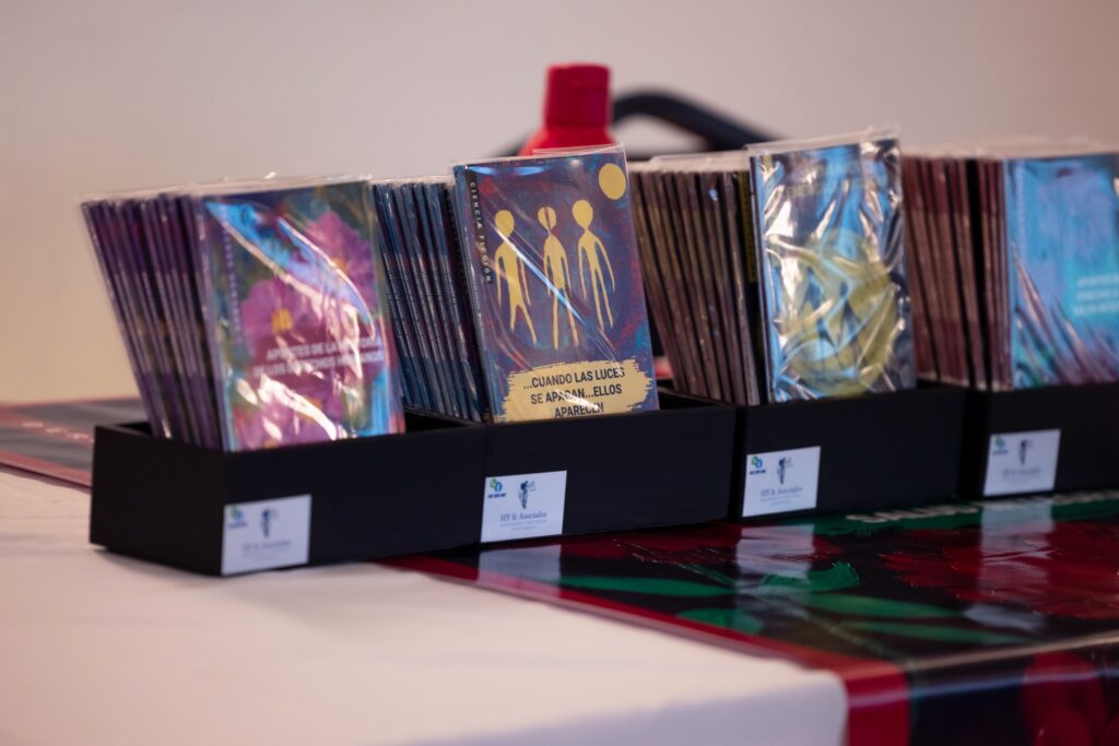 Presentación de la novela «Cuando las luces se apagan, ellos aparecen», del doctor Milton Herrera.