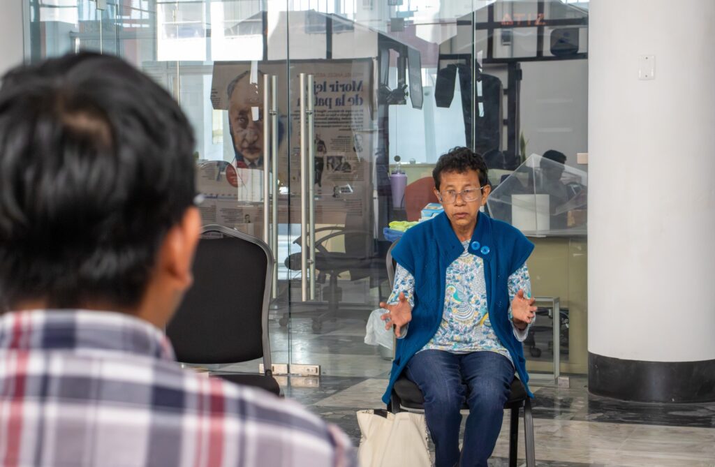 Asistentes convergen en un espacio que permite ampliar el conocimiento de obras guatemaltecas.