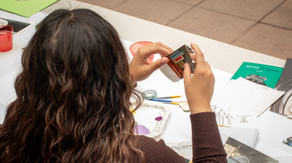 La artista compartió su visión de "llevar luz" a través de obras que, aunque nazcan de sentimientos fuertes, transmiten esperanza.