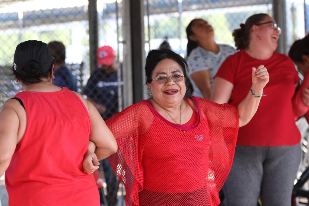 Zumba en los Campos del Roosevelt
