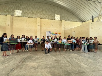 Estudiantes de la aldea Santa Avelina, municipio de San Juan Cotzal, Quiché de la CDC local.