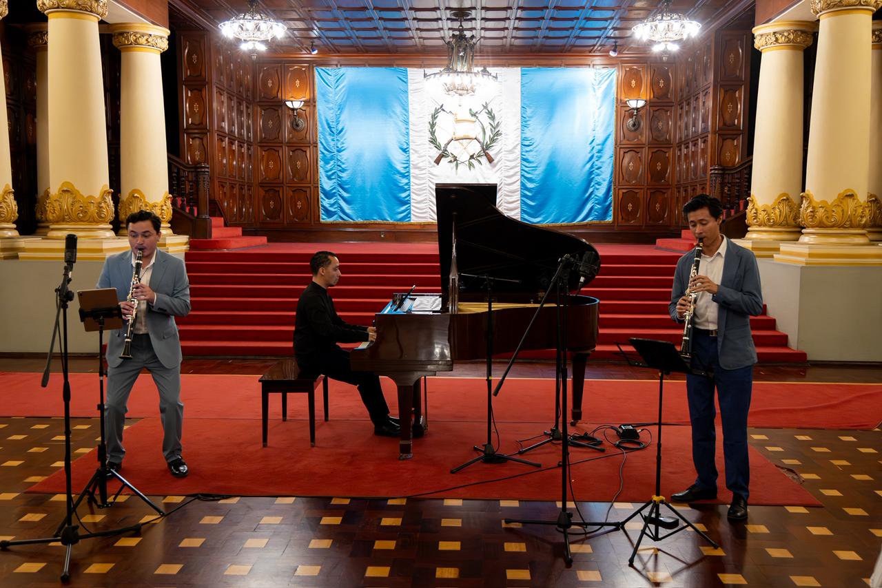 Concierto de piano y clarinete cautivó en el Salón Banderas